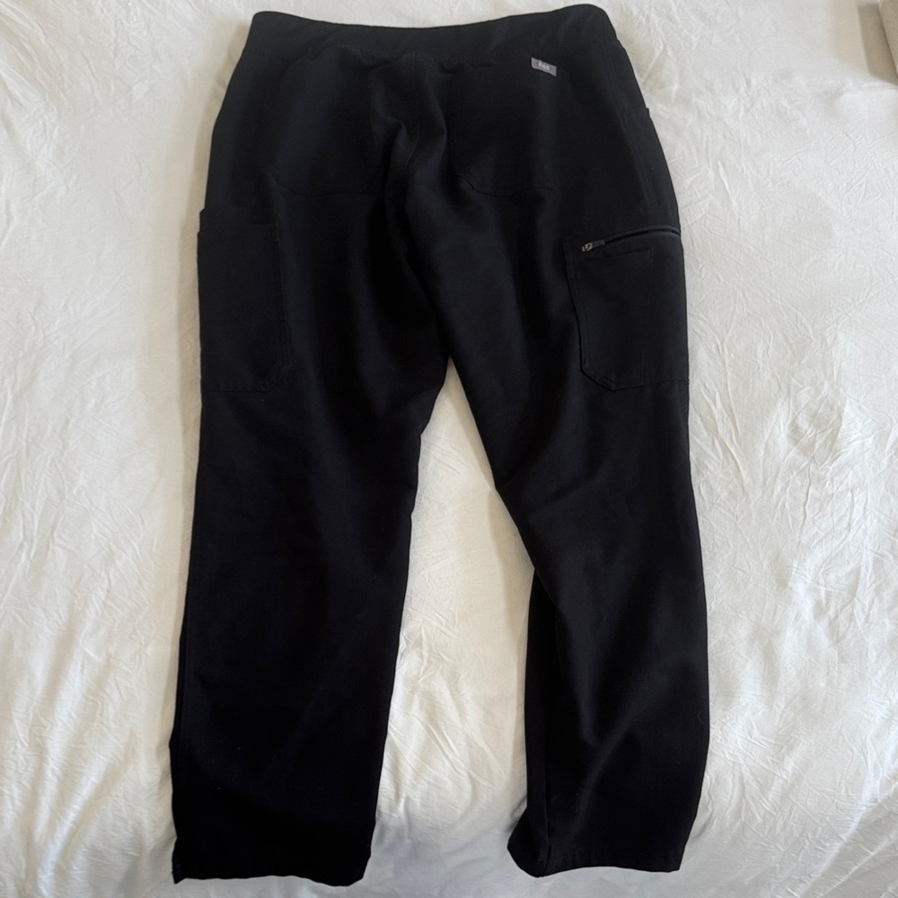 Black Women’s Figs Yola Scrub Pants Medium Petite - Picture 3 of 6